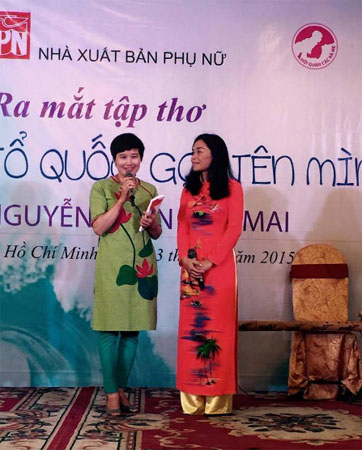 Nhà[-]thơ[-]Nguyễn[-]Phan[-]Quế[-]Mai,[-]vẫn[-]được[-]biết[-]đến[-]với[-]tư[-]cách[-]tác[-]giả[-]của[-]bài[-]thơ[-]“Tổ[-]quốc[-]gọi[-]tên[-]mình”.
